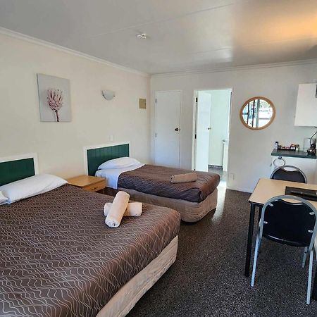 Bulls Motel & Holiday Park Halcombe Екстериор снимка