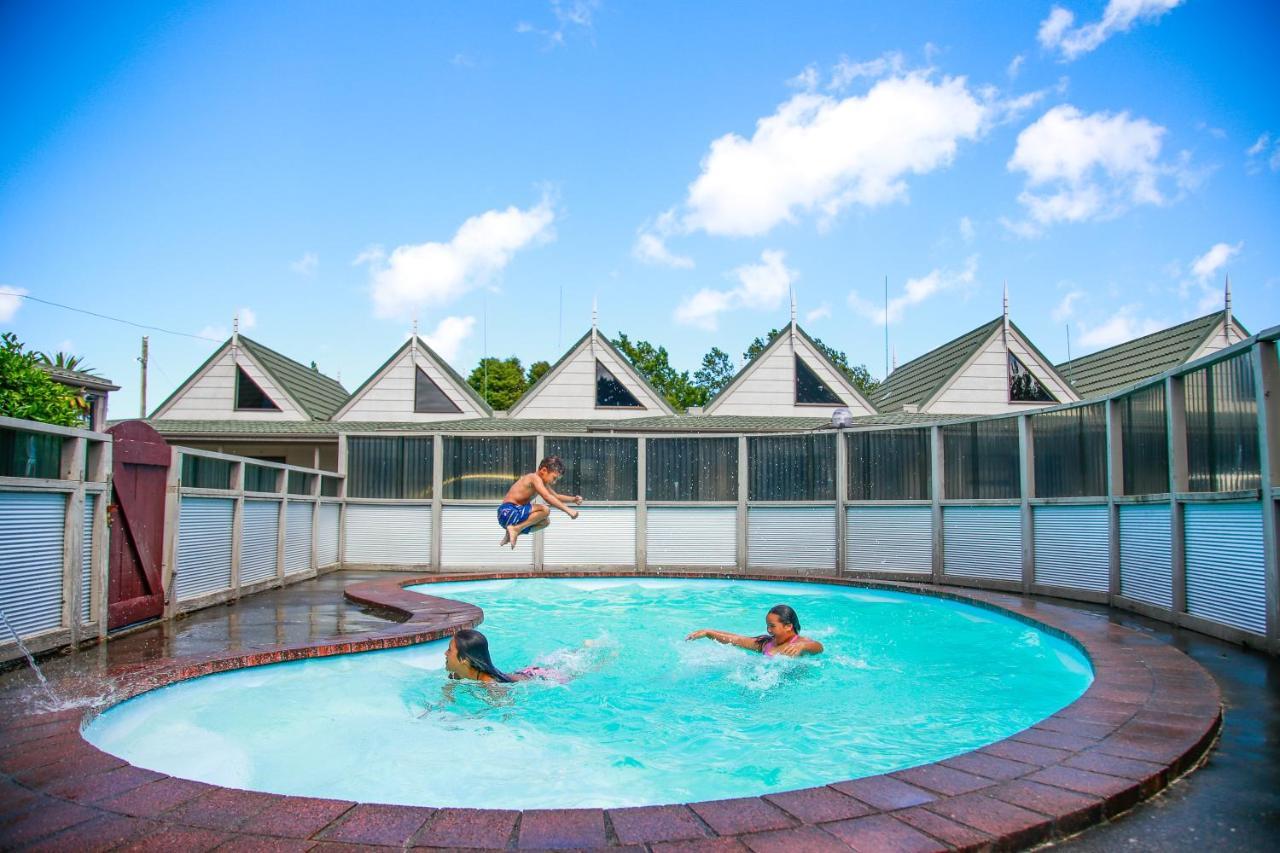 Bulls Motel & Holiday Park Halcombe Екстериор снимка