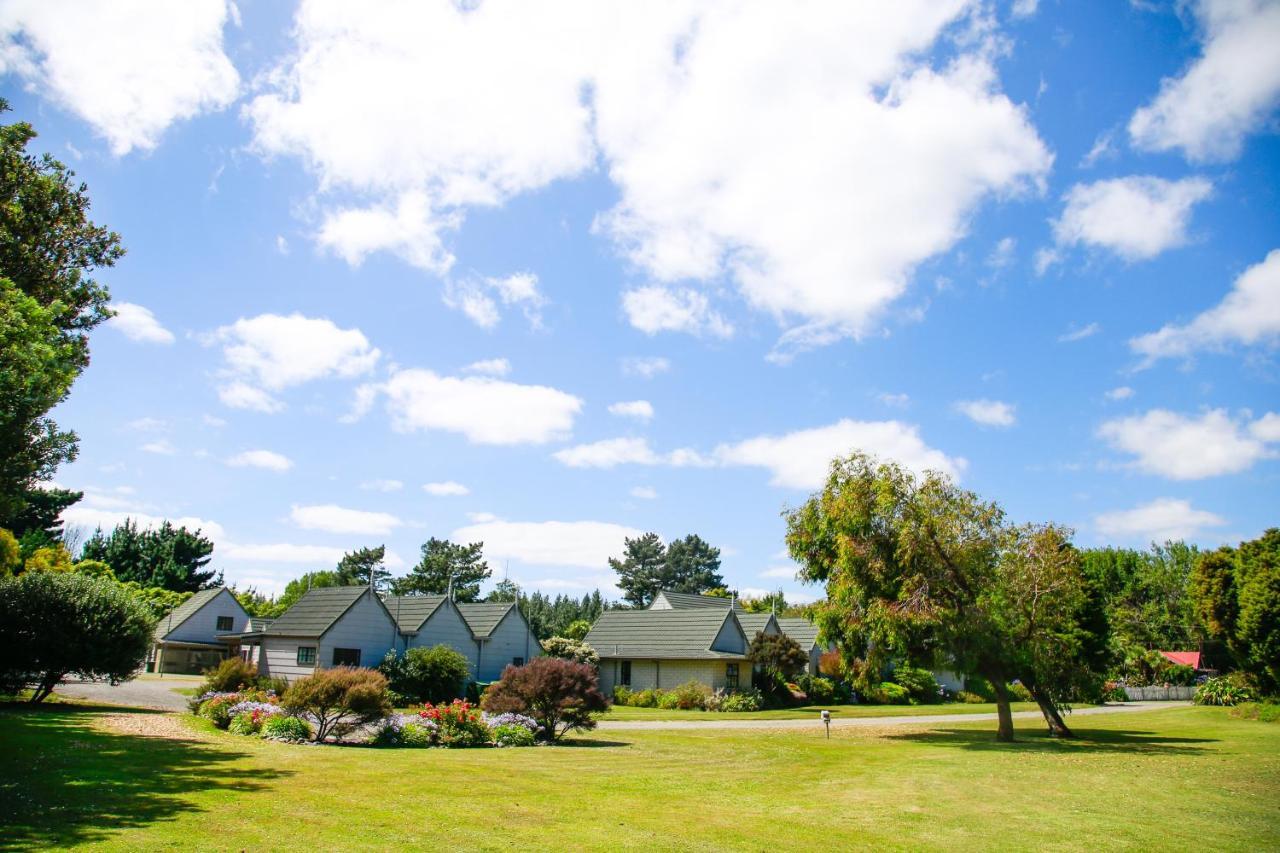 Bulls Motel & Holiday Park Halcombe Екстериор снимка
