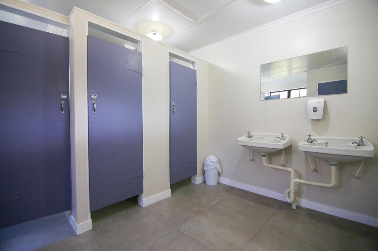 Bulls Motel & Holiday Park Halcombe Екстериор снимка
